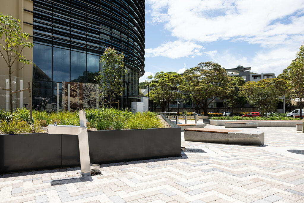 At Allianz Stadium, the Aquafil Bold stainless drinking water station by Civiq exemplifies a harmonious blend of modern design and practicality.